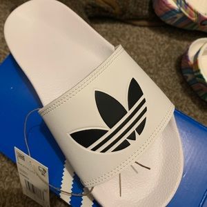 White and black slides size 5